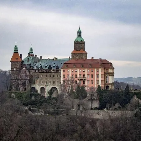 Benedenverdieping Lomniczka 펜션 *